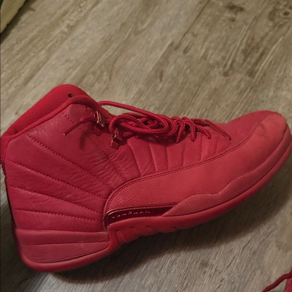 Jordan Men\'s Bold Red Sneakers